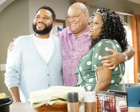 Anthony Anderson, Laurence Fishburne, Loretta Devine - Black-ish - Pops the Question - Photos
