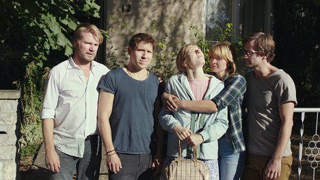 Kai Scheve, Hanno Koffler, Lilith Stangenberg, Jördis Triebel, Florian Stetter - Idioten der Familie - Film