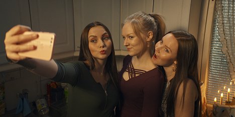 Jutta Myllykoski, Suvi-Tuuli Teerinkoski, Sonja Sippala - Finská diva - Z filmu