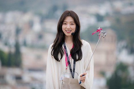 Shin-hye Park - Memories of the Alhambra - Van film