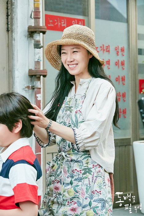 Hyo-jin Gong - Když rozkvétá kamélie - Fotosky