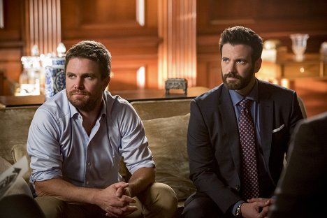 Stephen Amell, Colin Donnell - Arrow - Starling City - Filmfotos