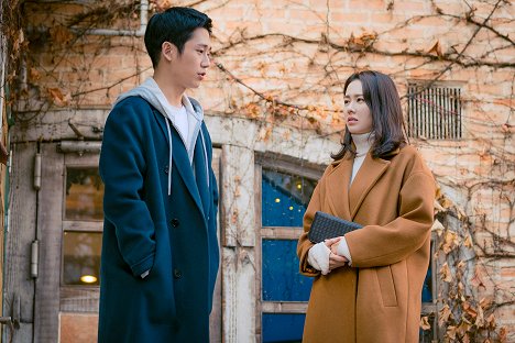 Hae-in Jeong, Ye-jin Son - Something in the Rain - De la película