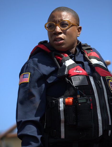 Aisha Hinds - 911 L.A. - Ússz, vagy elmerülsz! - Filmfotók