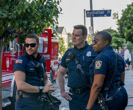 Ryan Guzman, Peter Krause, Aisha Hinds - 9-1-1 - Kids Today - Photos