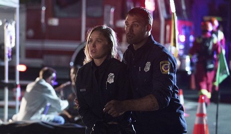 Ronda Rousey, Ryan Guzman - 9-1-1 Notruf L.A. - Verzweifelte Suche - Filmfotos