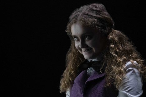 Isabella Acres - Into the Dark - Uncanny Annie - Photos