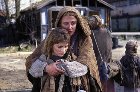 Jessica Harmon, Caroline Goodall - Krajní meze - Zaslíbená země - Z filmu