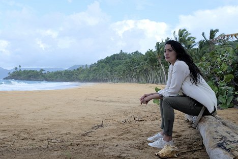 Natalie Martinez - Tíz ember a szigeten - Szép új világ - Filmfotók