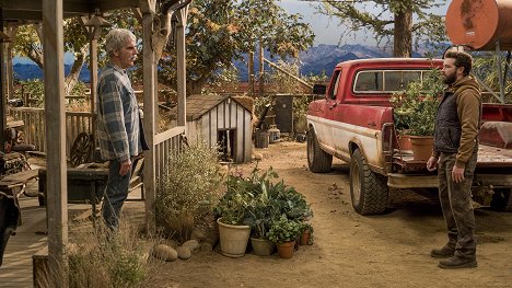 Sam Elliott, Danny Masterson - The Ranch - Gone as a Girl Can Get - De la película