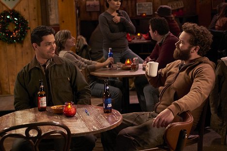 Wilmer Valderrama, Danny Masterson - The Ranch - Leavin's Been Comin' (For a Long, Long Time) - Filmfotos