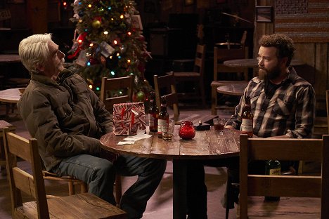 Sam Elliott, Danny Masterson - The Ranch - Feliz Natal (onde quer que você esteja) - De filmes