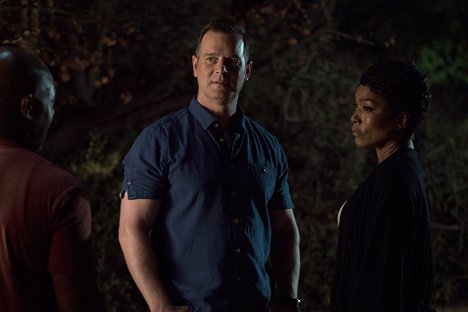 Peter Krause, Angela Bassett - 9-1-1 - Pomoc neprichádza - Z filmu