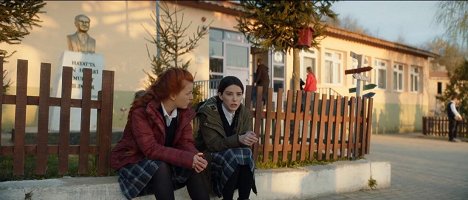 Zuhal Acar, Özge Gürel - Annem - De la película