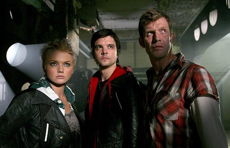Hannah Spearritt, Andrew Lee Potts, Jason Flemyng - Primeval - The Chase Continues - Photos