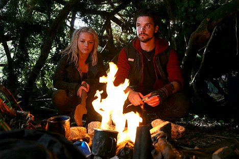 Hannah Spearritt, Andrew Lee Potts - Primeval - Back from the Cretaceous - Photos