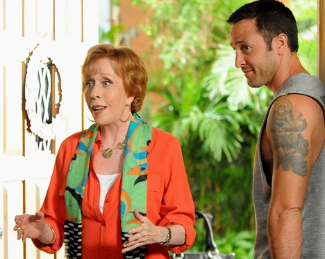 Carol Burnett, Alex O'Loughlin - Havaj 5-0 - Šťastné díkůvzdání - Z filmu