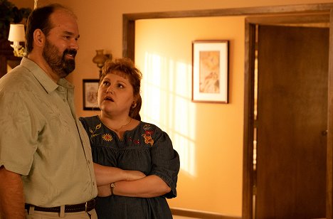 Mel Rodriguez, Beth Ditto - On Becoming a God in Central Florida - Destinée - Film