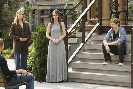 Thea Gill, Jennifer Love Hewitt, Chad Lowe - Ghost Whisperer - Cause for Alarm - Photos