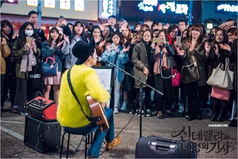 Jeong-shin Lee - Cinderella and the Four Knights - Cartões lobby