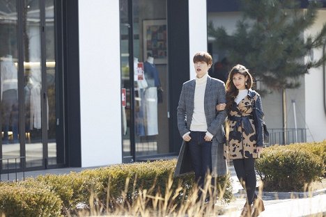 Jae-hyeon Ahn, Na-eun Son - Cinderella and the Four Knights - Film
