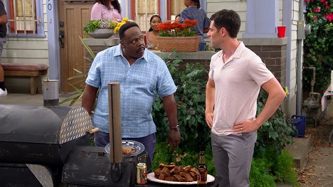 Cedric the Entertainer, Max Greenfield - The Neighborhood - Welcome to the Re-Rack - Photos