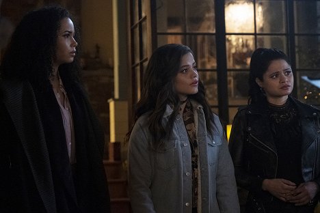 Madeleine Mantock, Sarah Jeffery, Melonie Diaz - Charmed - Der Dolch des Ursprungs - Filmfotos