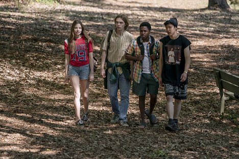 Kristine Froseth, Charlie Plummer, Denny Love, Jay Lee - Looking for Alaska - Famous Last Words - Z filmu