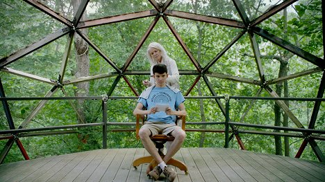 Ellen Burstyn, Asa Butterfield - The House of Tomorrow - Photos