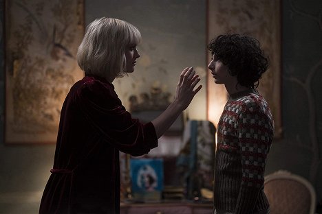 Mackenzie Davis, Finn Wolfhard - The Turning - Film