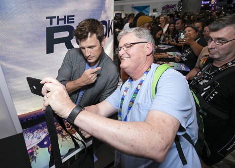 Signing autographs for the fans at the ABC booth at 2019 COMIC-CON in anticipation of the Season 2 premiere of the hit drama on Sunday, September 29, 2019 - Nathan Fillion - The Rookie - Season 2 - Events