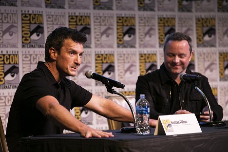 On Friday, July 19, THE ROOKIE’S Nathan Fillion and writer/executive producer, Alexi Hawley, sat down for an intimate panel conversation at 2019 COMIC-CON in anticipation of the Season 2 premiere of the hit drama on Sunday, September 29, 2019 - Nathan Fillion - Zelenáč - Série 2 - Z akcií