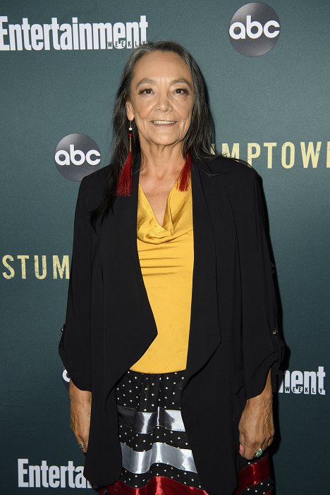 The cast and executive producers of “Stumptown” celebrate the upcoming premiere of the highly anticipated fall series at an exclusive red carpet event hosted by ABC and Entertainment Weekly at the Petersen Automotive Museum in Los Angeles - Tantoo Cardinal - Dex nyomozó - Rendezvények