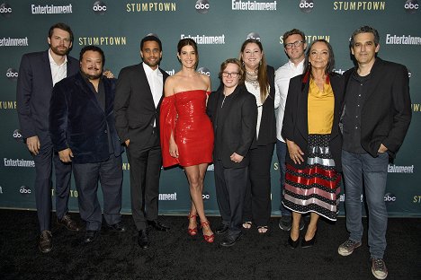 The cast and executive producers of “Stumptown” celebrate the upcoming premiere of the highly anticipated fall series at an exclusive red carpet event hosted by ABC and Entertainment Weekly at the Petersen Automotive Museum in Los Angeles - Adrian Martinez, Michael Ealy, Cobie Smulders, Cole Sibus, Camryn Manheim, Tantoo Cardinal - Dex nyomozó - Rendezvények