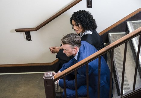 Wilson Bethel, Simone Missick - All Rise - Pilot - De la película