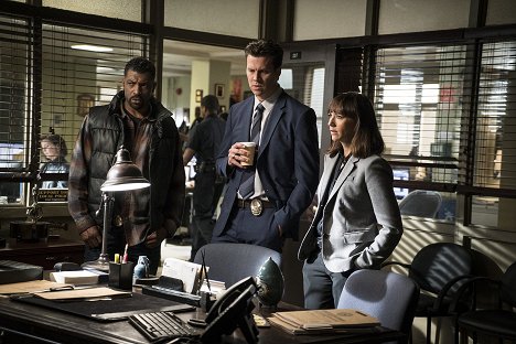 Deon Cole, Hayes MacArthur, Rashida Jones - Angie Tribeca - Fleas Don't Kill Me - Photos