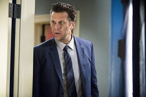 Hayes MacArthur - Angie Tribeca - Fleas Don't Kill Me - Photos