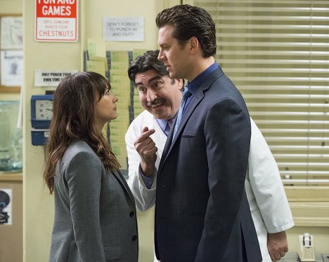 Rashida Jones, Alfred Molina, Hayes MacArthur - Angie Tribeca - Murder in the First Class - Photos