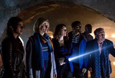 Mandip Gill, Jodie Whittaker, Charlotte Ritchie, Nikesh Patel, Tosin Cole, Bradley Walsh - Doctor Who - Resolution - Photos