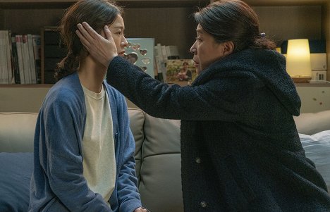 Yoo-mi Jeong, Mi-kyeong Kim - 82 nyeonsaeng kimjiyeong - Do filme