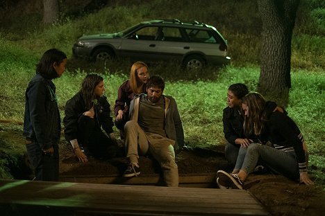 Jordan Rodrigues, Katelyn Nacon, Haley Ramm, Dylan Sprayberry, Brianne Tju, Liana Liberato - Light as a Feather - …Trapped as a Rat - Filmfotos