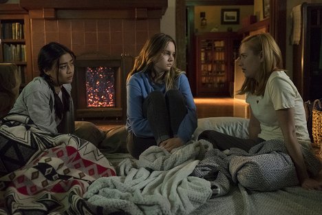 Brianne Tju, Liana Liberato, Haley Ramm - Light as a Feather - …Thick as Thieves - Filmfotos