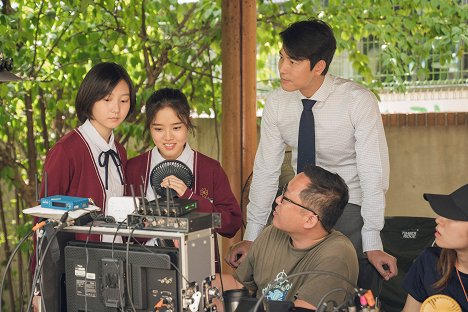 Hyang-ki Kim, Woo-seong Jeong, Han Lee - Jeungin - Z natáčení