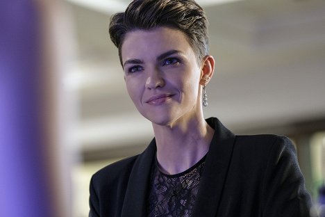 Ruby Rose - Batwoman - Dolů, dolů, dolů - Z filmu