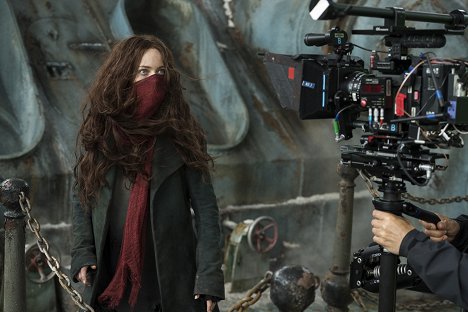 Hera Hilmar - Mortal Engines - Van de set