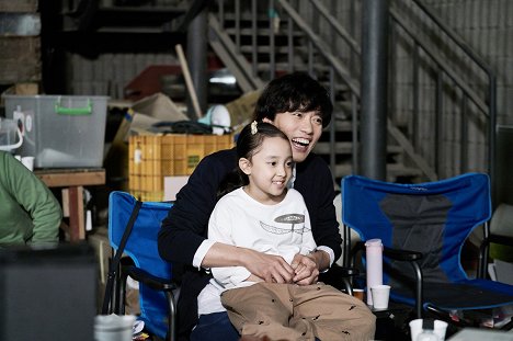 Go-eun Lee, Hee-sun Park - Sun-Kissed Family - Making of