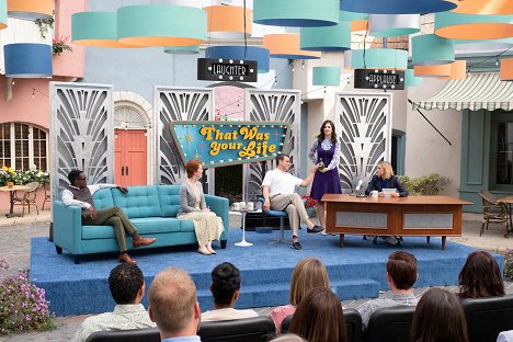William Jackson Harper, D'Arcy Carden, Kristen Bell - The Good Place - A Girl From Arizona - Part 2 - Photos