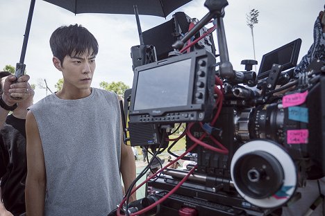 Jong-hyeon Hong - Dasi, bom - Z natáčení