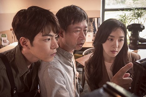 Jong-hyeon Hong, Yong-joo Jung, Cheong-ah Lee - Dasi, bom - Del rodaje