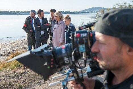 Ali Marhyar, Raphaël Lenglet, François-Dominique Blin, Cécile Bois, Yeelem Jappain - Candice Renoir - Le Chien est le meilleur ami de l'homme - Del rodaje